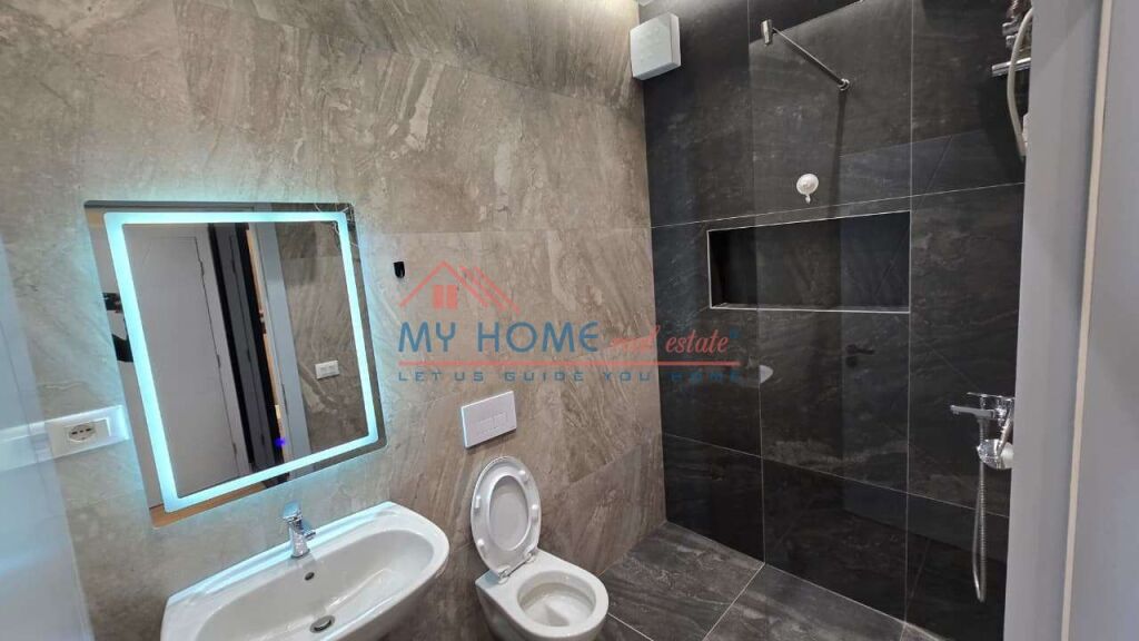 Appartamento 2+1+2 Posti auto in vendita presso Tower Bridge a Tirana