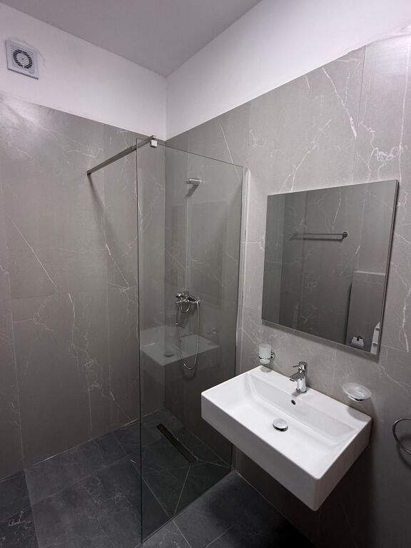 Qera | Apartament 1 + 1 | Rruga 5 Maji | 550 €/muaj