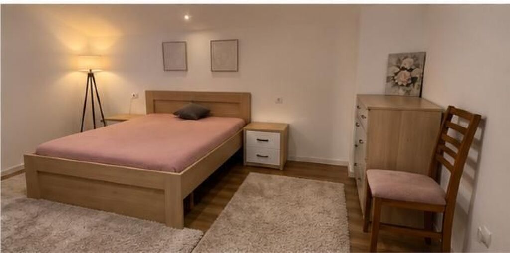 Ish Parku, Pas Globe, jepet me qera apartament 1+1.