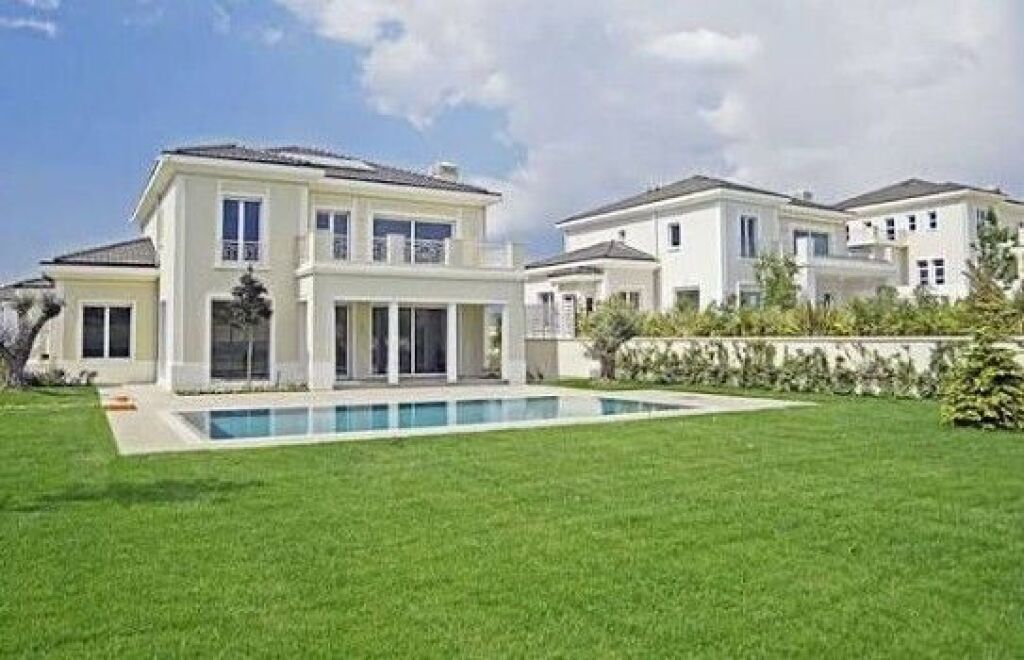 Rolling Hills 2-Villas with swimming pool for sale