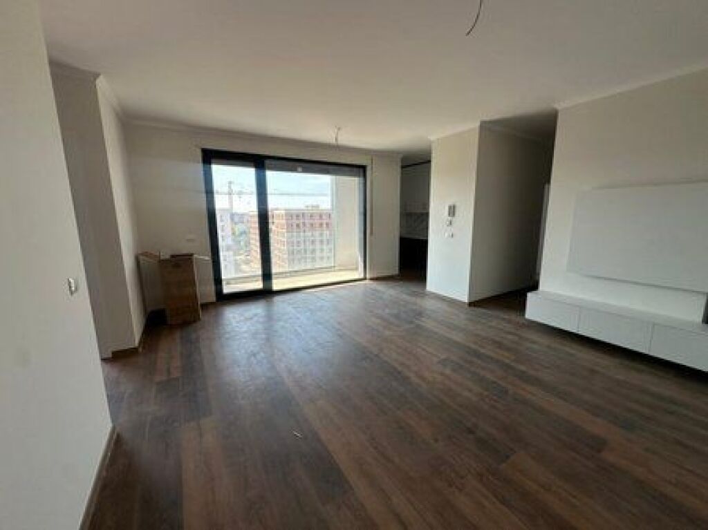Ofrojmë për qira Apartament 2+1+2 + Post Parkimi në Kompleksi “Akses Tirana”