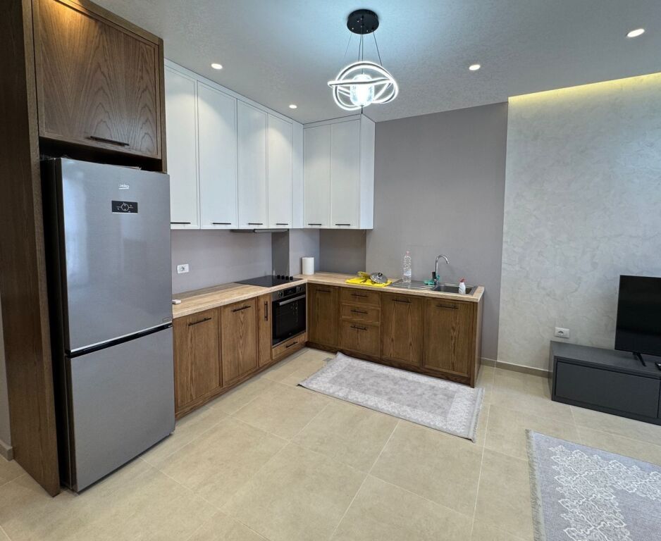 🏡 Shitet Apartament 1+1  📍 Rruga Skënderbeu, Golem