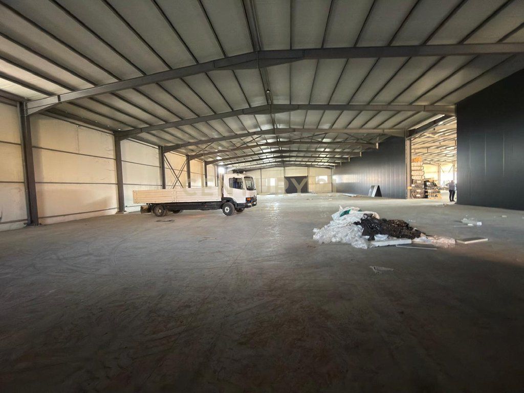 Magazinë 2000m² me Qira pranë Rrugës Kryesore , Ish Keneta , Durres !!!