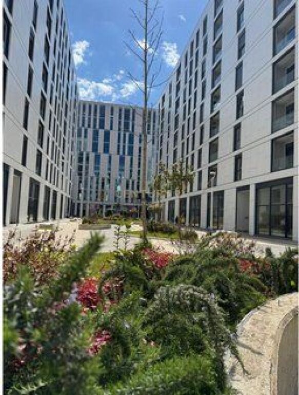 Ofrojmë për qira Apartament 2+1+2 + Post Parkimi në Kompleksi “Akses Tirana”