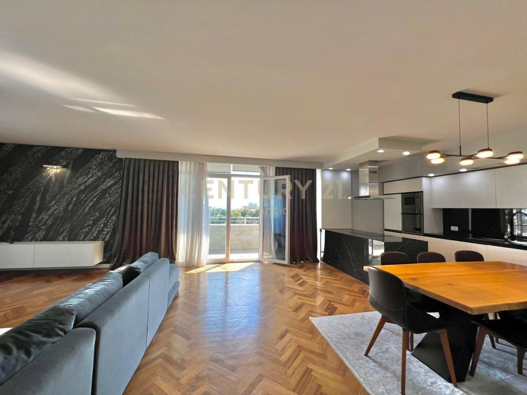 EXCLUSIVE ! SHITET APARTAMET LUXURY 2+1+2 TUALETE + 80M2 VERANDE DHE 1 GARAZHD NE PLAZH ILIRIA DURRES !