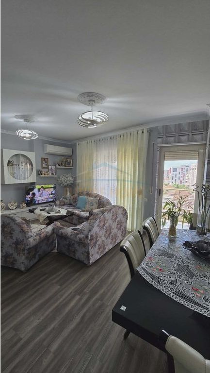 Shitet, Apartament 2+1+2, Kompleksi Prestige, Rruga Jordan Misja
