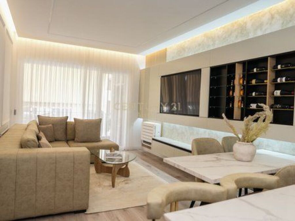 SHITET APARTAMENT 2+1+2GARAZHE TEK RESIDENCA RELUX NE SHKOZE!