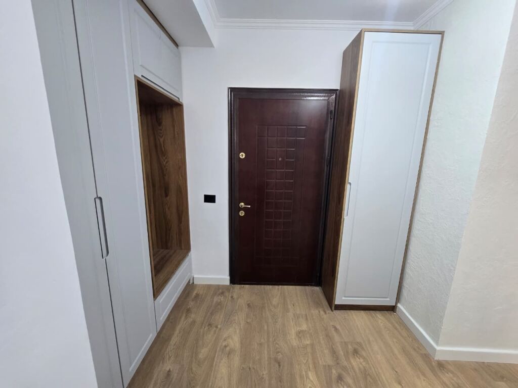 Apartamente 1+1 Ne Shitje, Astir