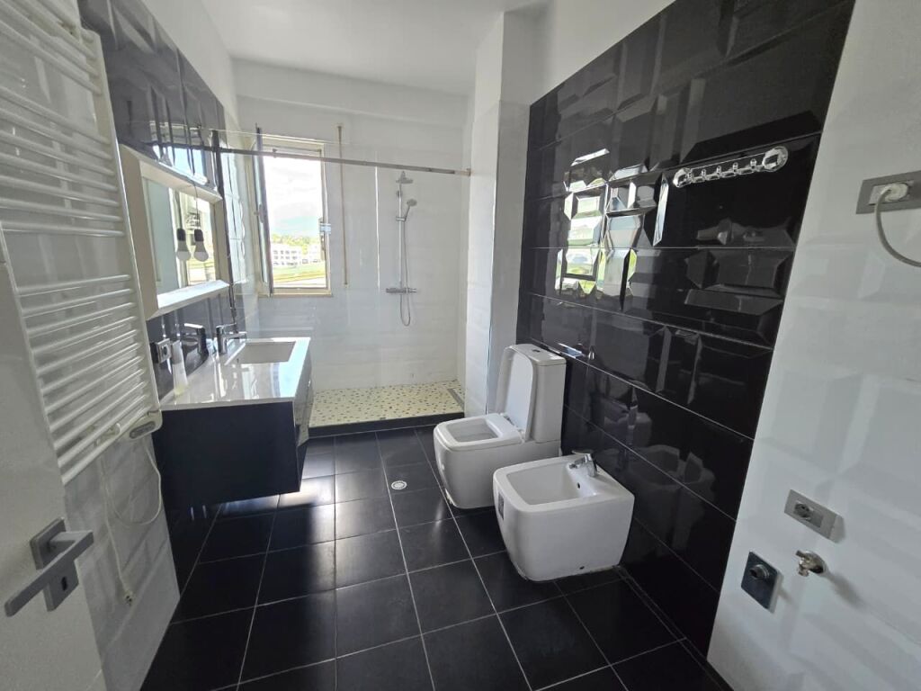 Apartamente 2+1 Ne Shitje, Me Pamje Mbi Liqenin e Thate
