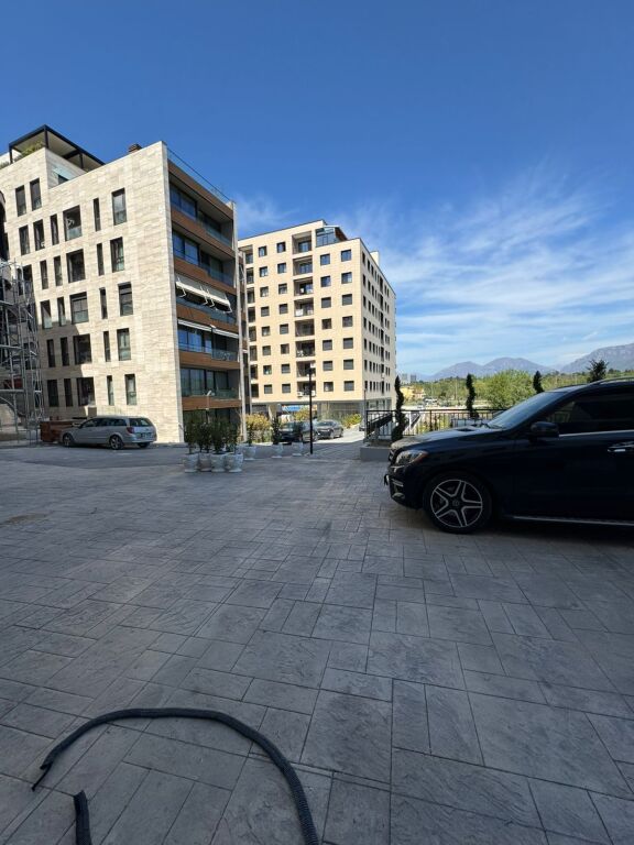 NEGOZIO IN AFFITTO 800 M2 PRESSO RADISSON LAGO
