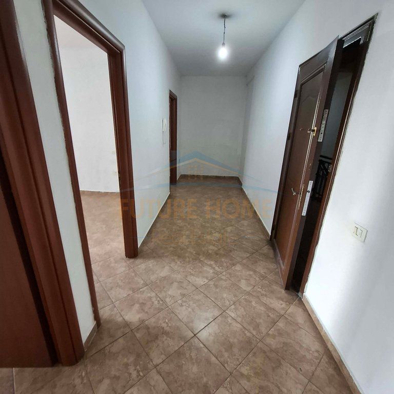 Shitet, Apartament 2+1, Pallatet Çabej, Misto Mame