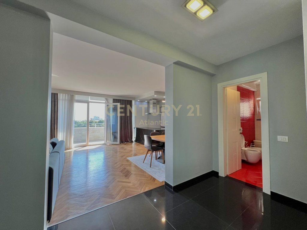 EXCLUSIVE ! SHITET APARTAMET LUXURY 2+1+2 TUALETE + 80M2 VERANDE DHE 1 GARAZHD NE PLAZH ILIRIA DURRES !