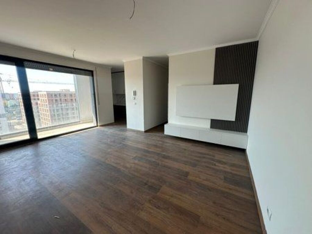 Ofrojmë për qira Apartament 2+1+2 + Post Parkimi në Kompleksi “Akses Tirana”