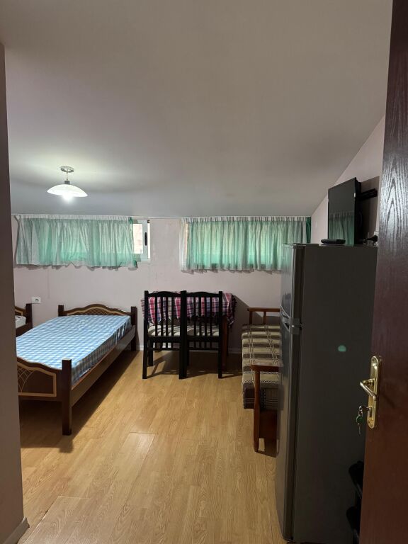 Tirane, jepet me qera garsonier Kati 5, 40 m² (Gjimnazi "Partizani")