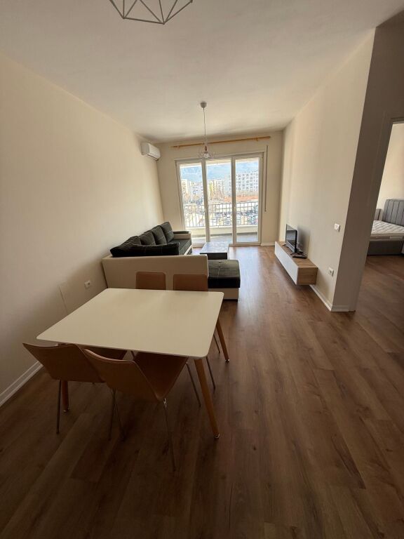 Qera | Apartament 1 + 1 | Rruga 5 Maji | 500 €/muaj