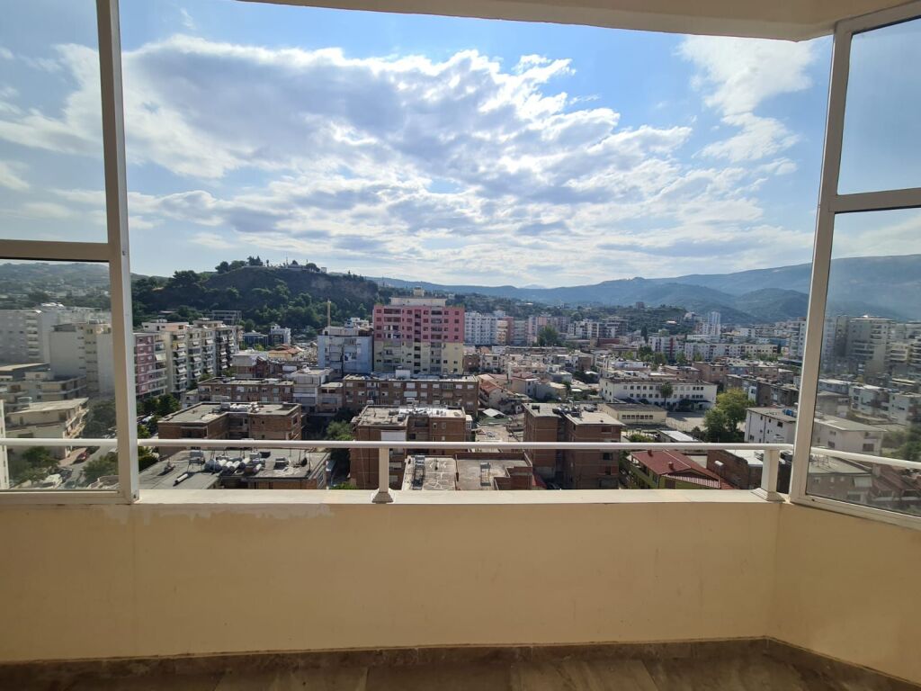 Shitet apartament 2+1 ne Vlore