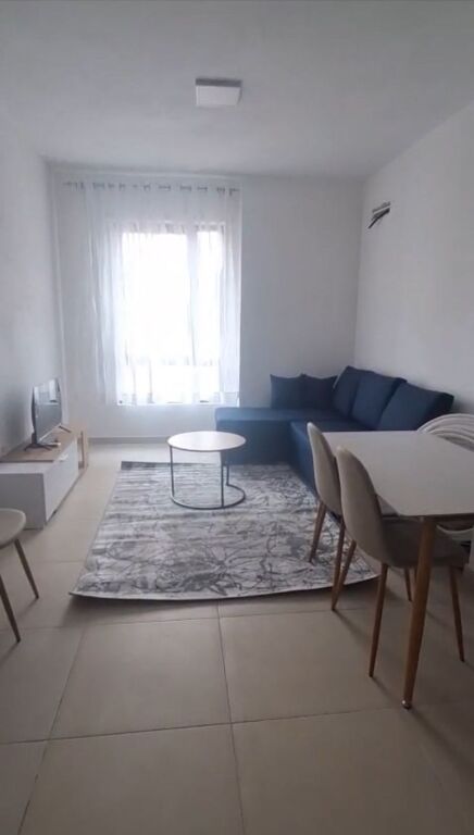 Jepet me Qera Apartament 1+1 te Zona e 5 Maji, i mobiluar totalisht , 450 MIJE LEKE