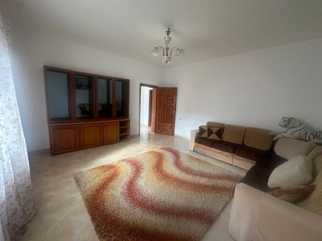 Affitto | Casa privata 2 + 1 | Allias | 400 €/mese
