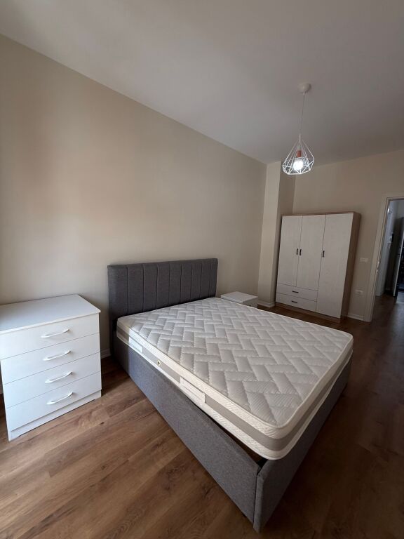 Qera | Apartament 1 + 1 | Rruga 5 Maji | 500 €/muaj