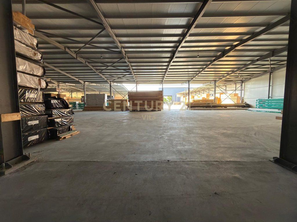 Magazinë 2000m² me Qira pranë Rrugës Kryesore , Ish Keneta , Durres !!!
