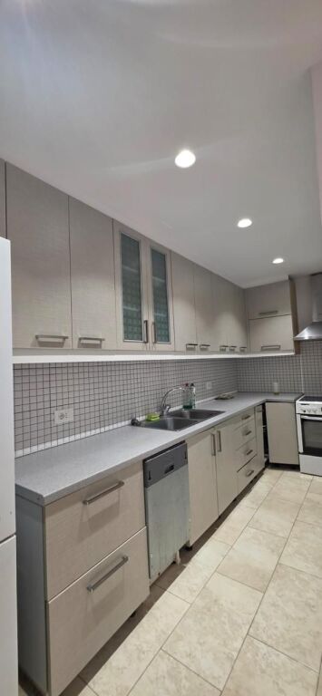Jepet me qera Apartament 1+1 te Kodra Diellit/ Eleonora