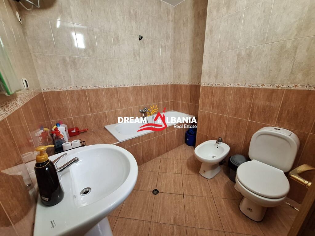 Jepet Me Qera Ambient Biznesi ne Bllok Prane Rruga Brigada VIII.(ID 42611541)