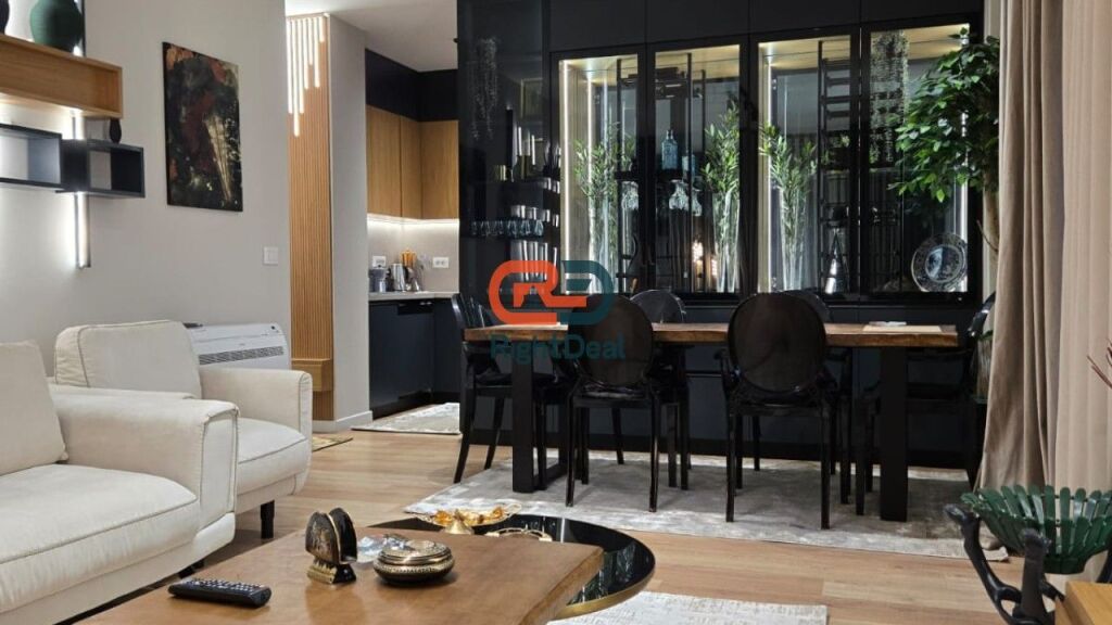 Tek Kodra e Diellit, Jepet Me Qira Super Apartament 2+1+2+Post Parkimi, Totalisht i Investuar Gati Per Banim!!!