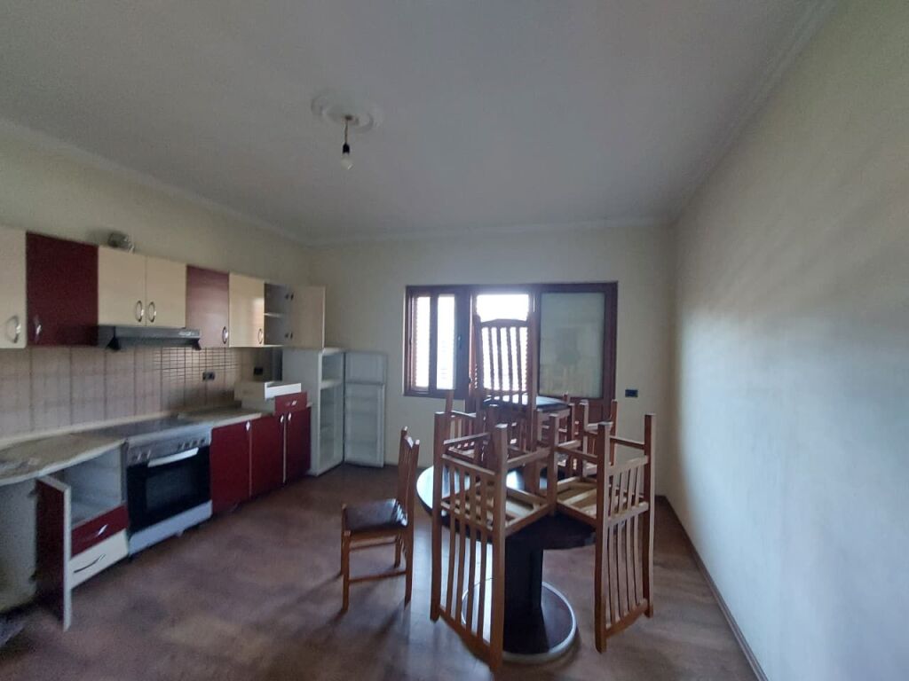 Qera | Shtëpi private 2 + 1 | Rruga Besa | 550 €/muaj