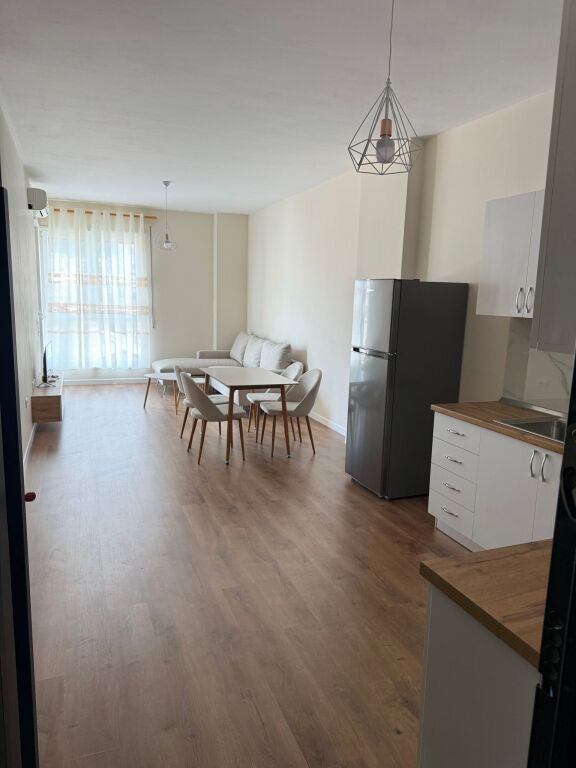 Qera | Apartament 1 + 1 | Rruga 5 Maji | 550 €/muaj