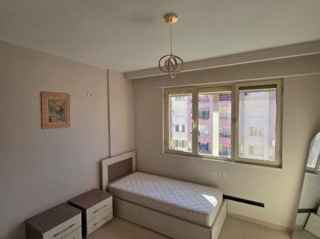 Jepet me qera apartament 2+1 tek Kompleksi Malajzan!!