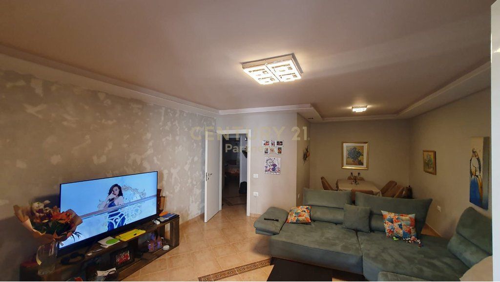 Apartament ne shitje 2+1+2 tek Vasil Shanto