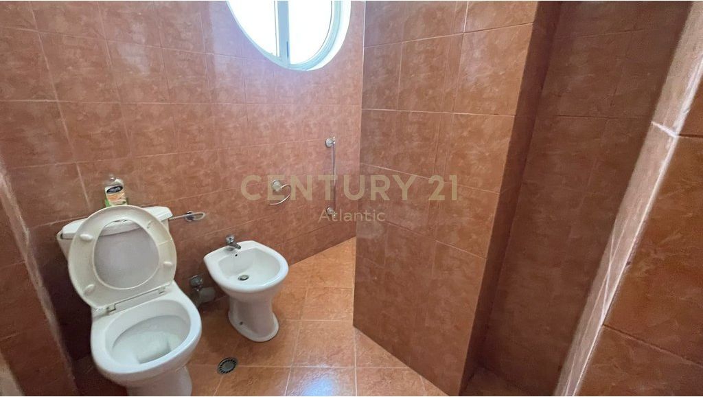 SHITET APARTAMENT 2+1+2T NE PLAZH HEKURUDHA, DURRES!
