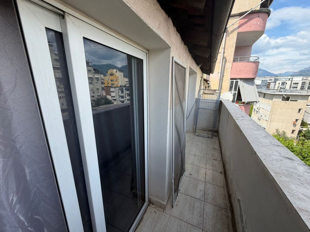 Jepet Me Qera Apartament 1+1+1 Ballkon