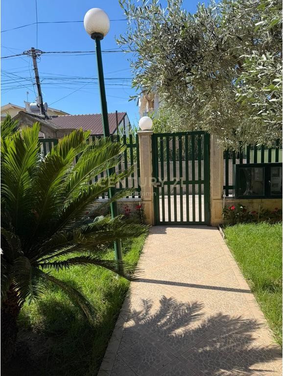 Appartamento 2+1 in Affitto nel Quartiere 17, Durrës