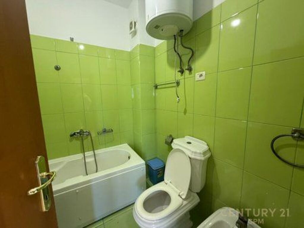 VENDESI APPARTAMENTO 3+1+2 VICINO AL KRISTAL CENTER!