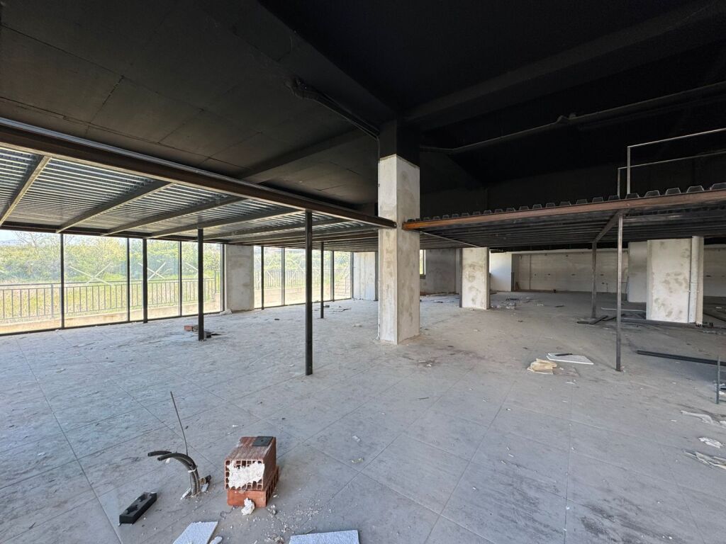 NEGOZIO IN AFFITTO 800 M2 PRESSO RADISSON LAGO