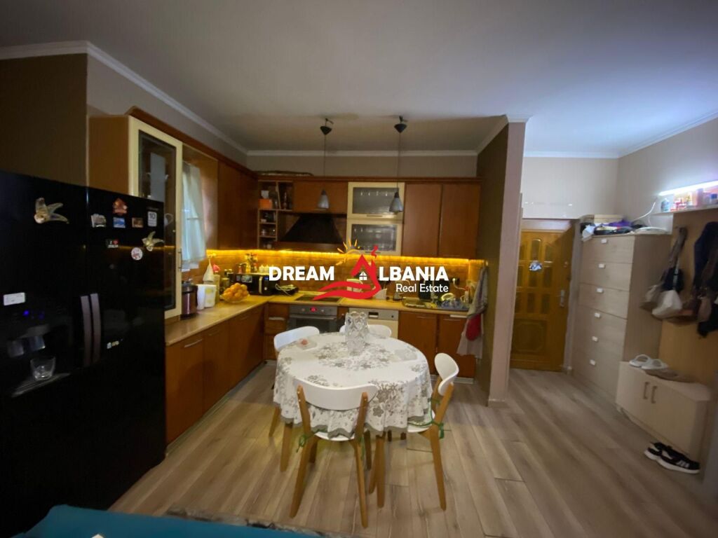 Jepet apartament 2+1+2 me qera ne zonen e Selites prane Universitet Barletit (ID 4229499)