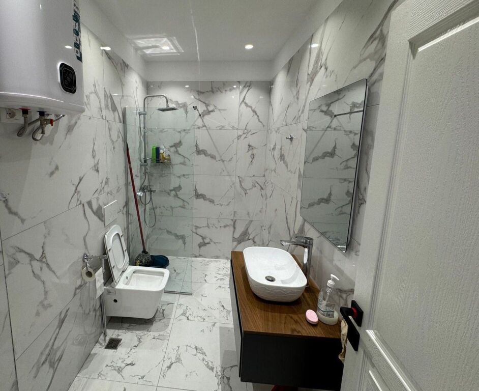🏡 Shitet Apartament 1+1  📍 Rruga Skënderbeu, Golem