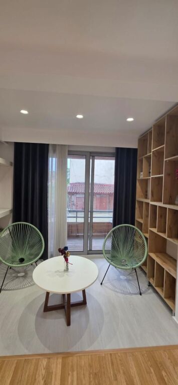 Jepet me qera Apartament 1+1 te Kodra Diellit/ Eleonora