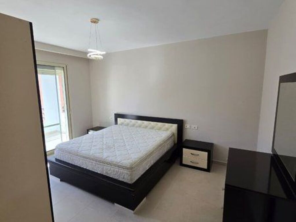 Jepet me qera apartament 2+1 tek Kompleksi Malajzan!!
