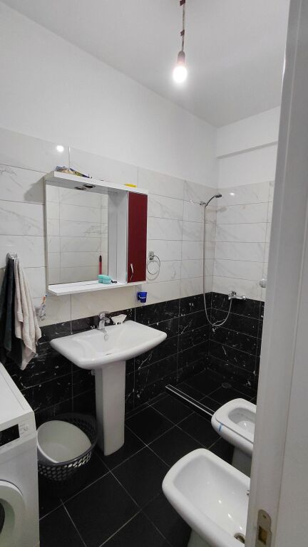 JEPET ME QERA APARTAMENT 1+1 i mobiluar te kompleksi ESHLI XHAMLLIK