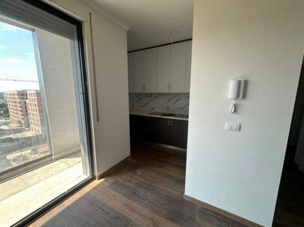 Ofrojmë për qira Apartament 2+1+2 + Post Parkimi në Kompleksi “Akses Tirana”