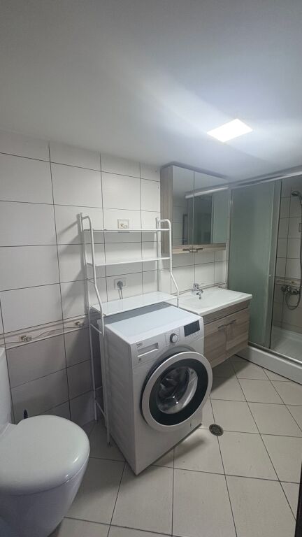 Affittasi appartamento 2+1 arredato presso il Palazzo con Shigjeta