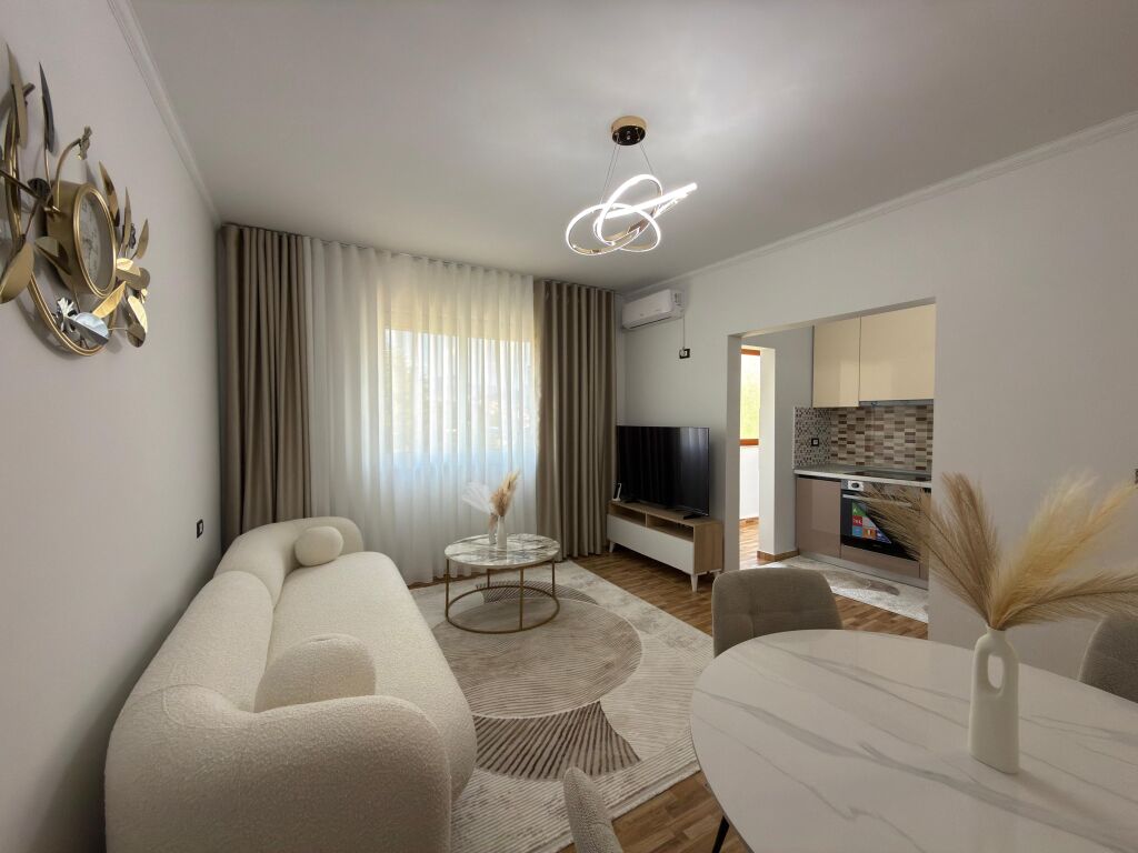 Ekskluziv, jepet me qira apartament luksoz 1+1 i sapo arredar në zonën e Alliasit, Tiranë