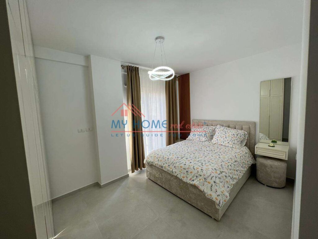 Apartament 2+1+2 me qera tek Shkolla e Kuqe ne Tirane