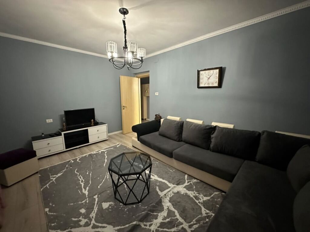 🏡 Appartamento 2+1 arredato in affitto  📍 Tirana, all'incrocio a Oxhak 💶 Prezzo: 450 euro