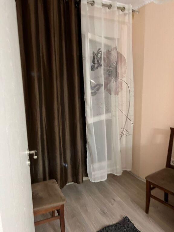 Jepet apartment me Qira 1+1  E mobiluar  Kati 4  Komplet mageneti tek 21 dhjetori  Cmimi 50.000 mi leke