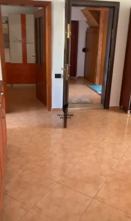 SHITET APARTAMENT 3+1 PAZARI RI 19.000.000 LEKE FH-75440