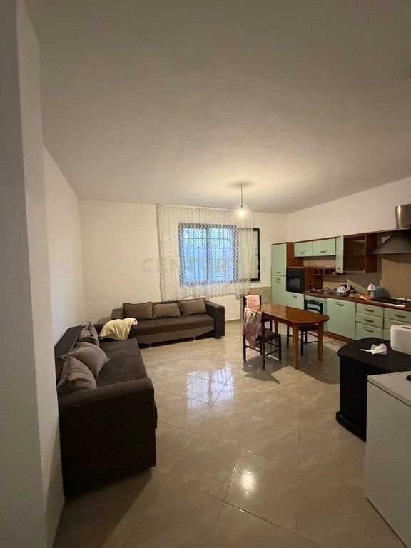 Appartamento 2+1 in Affitto nel Quartiere 17, Durrës