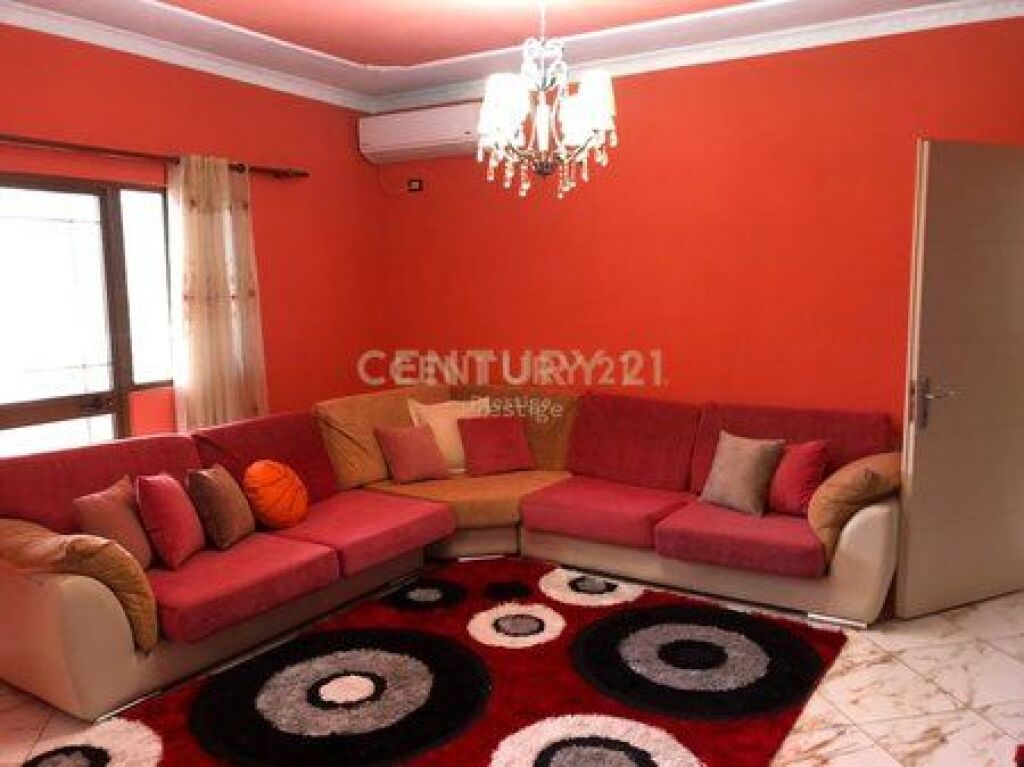 APARTAMENT ME QIRA 3+1+2, NE HYRJE TE VILAVE AMERIKANE, TIRANE!